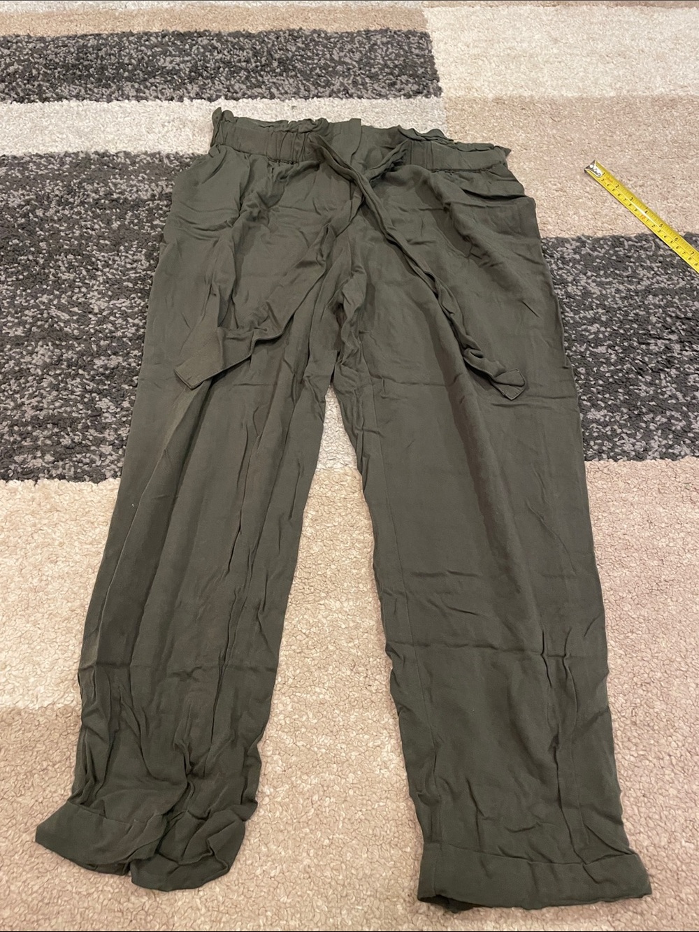 Joe B Olive Green Cropped Tie-Waist Women's Pants